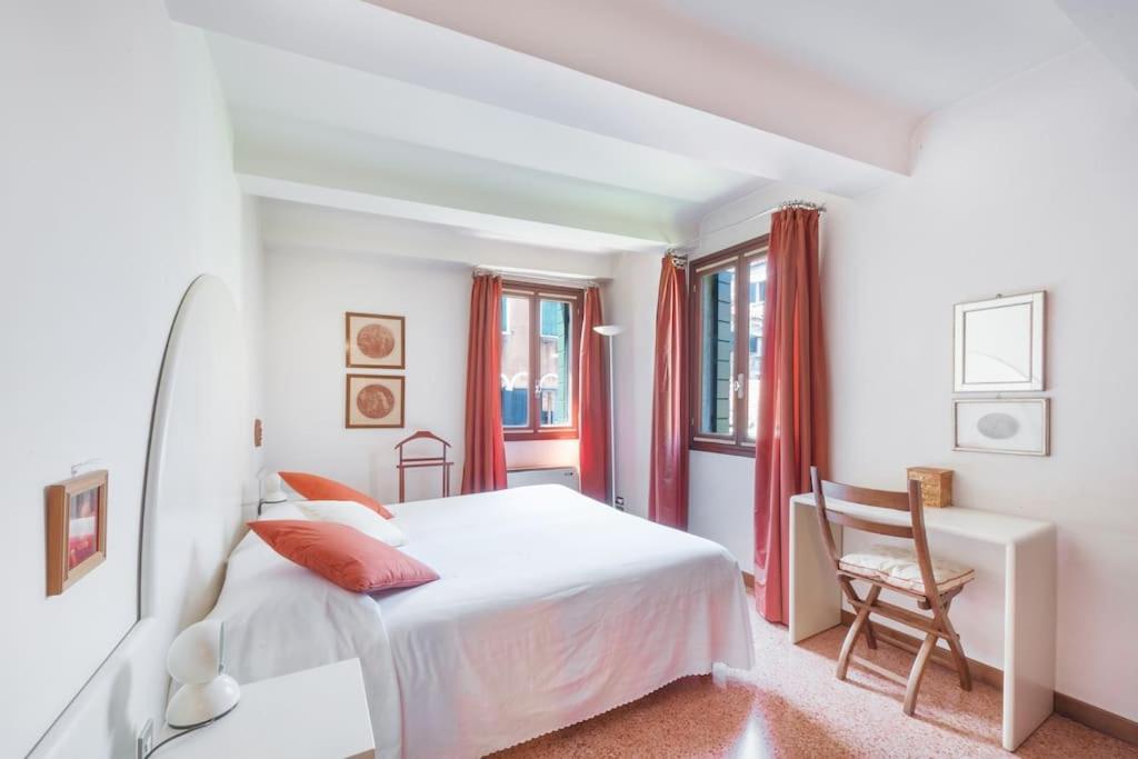 Ca' De La Comare, Relaxing And Elegant Apartment On Canal Grande Venecia Exterior foto
